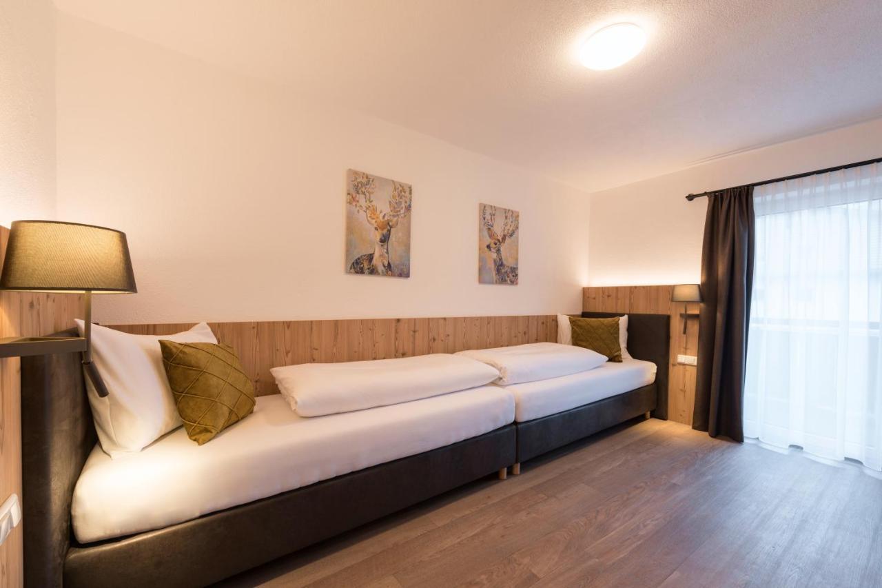 Tweepersoonskamer met 2 Aparte Bedden en Balkon