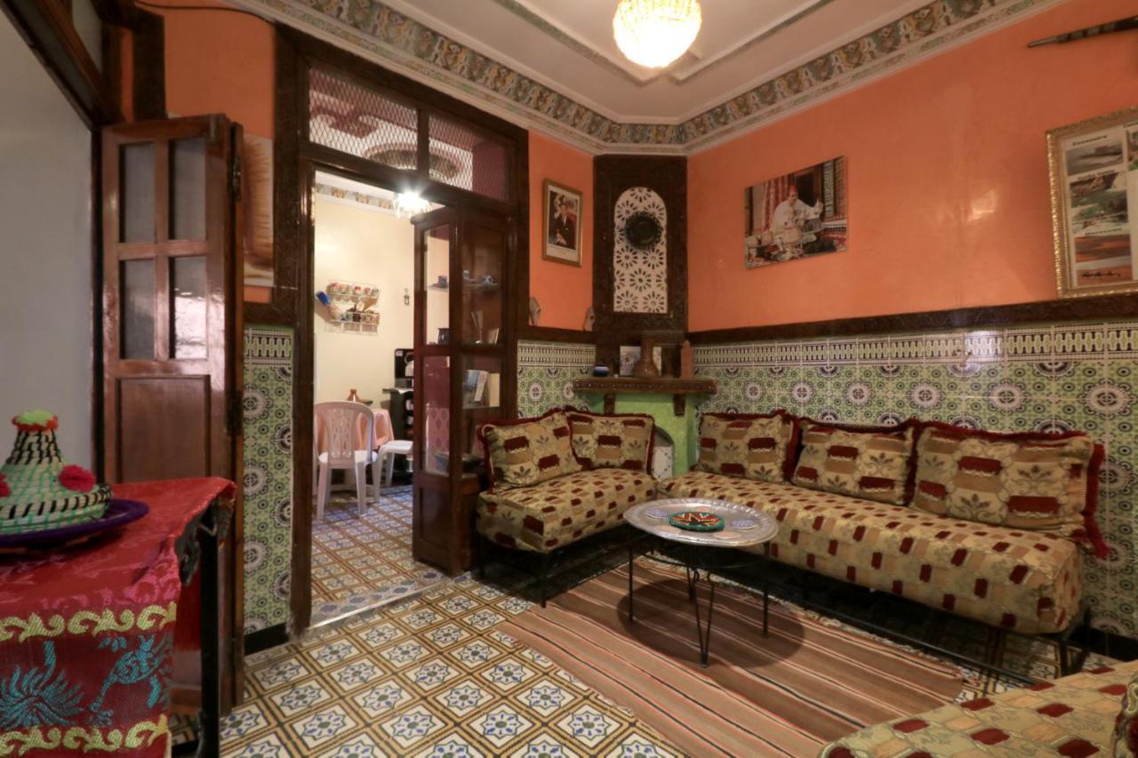 Quarto Triplo Básico com Casa de Banho Partilhada