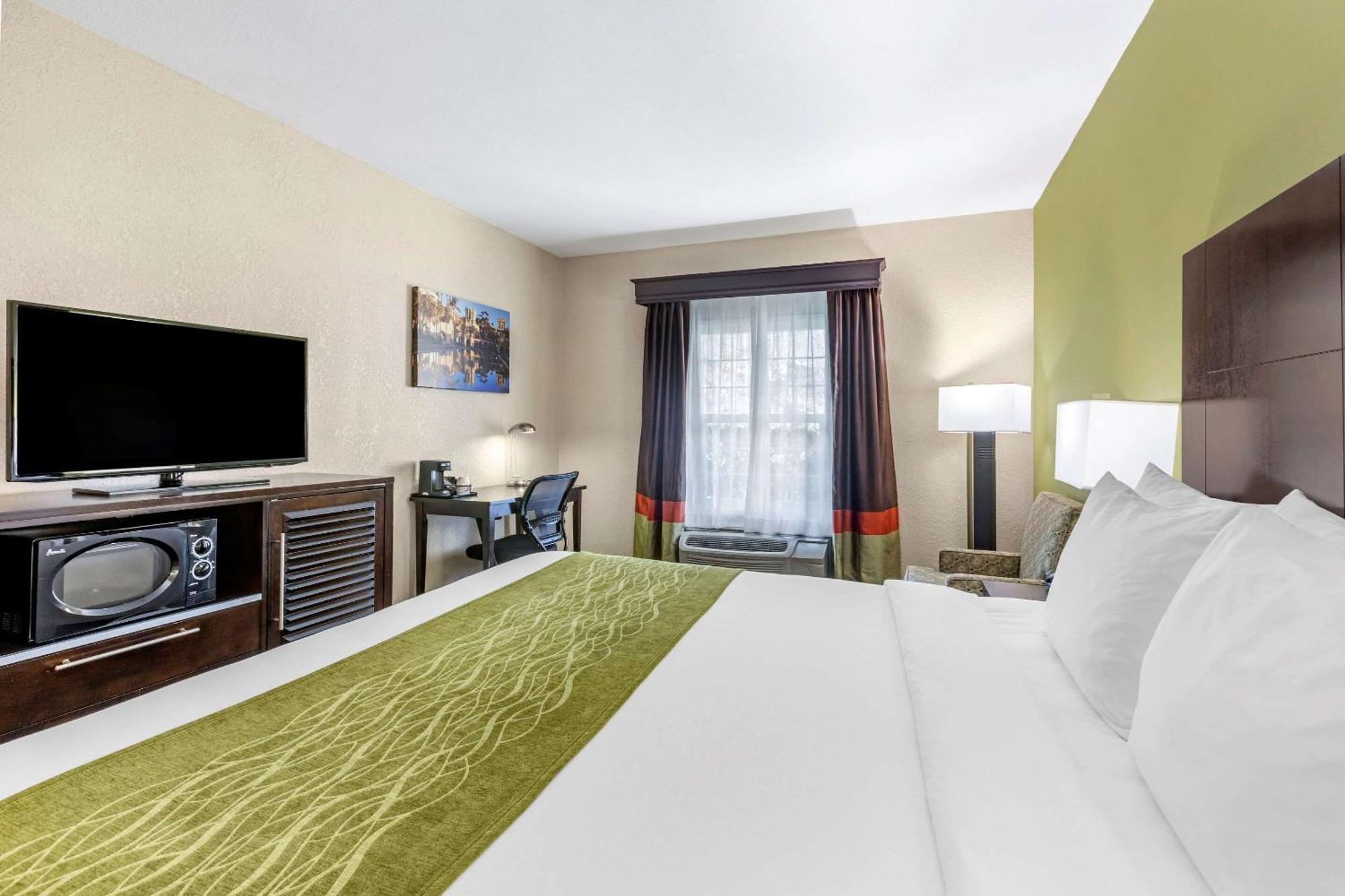 Standard Zimmer mit 1 Kingsize-Bett und barrierefreier Badewanne - Nichtraucher