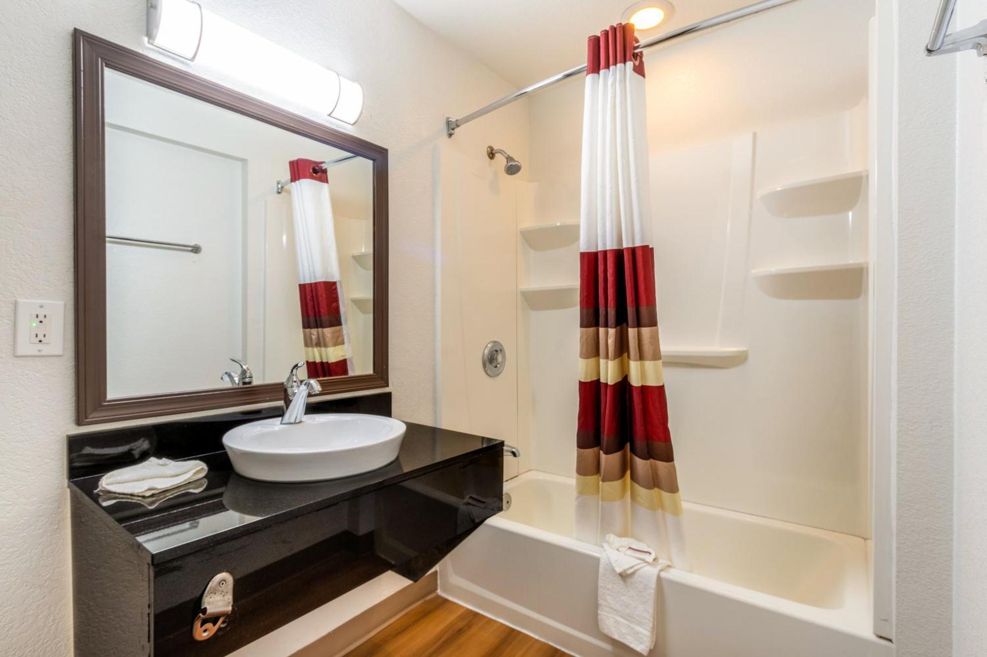 Chambre Lit Queen-Size de Luxe - Non-Fumeurs