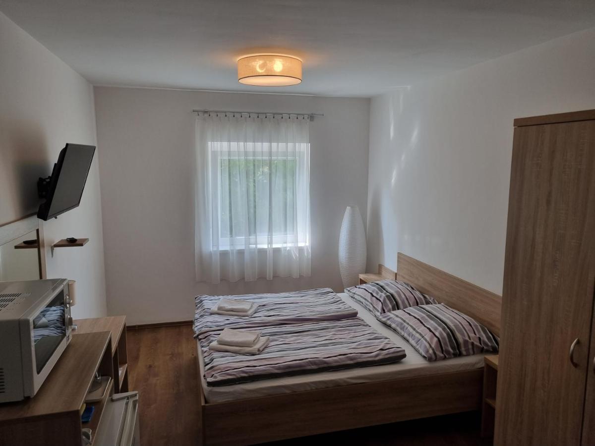 Doppelzimmer mit Gartenblick