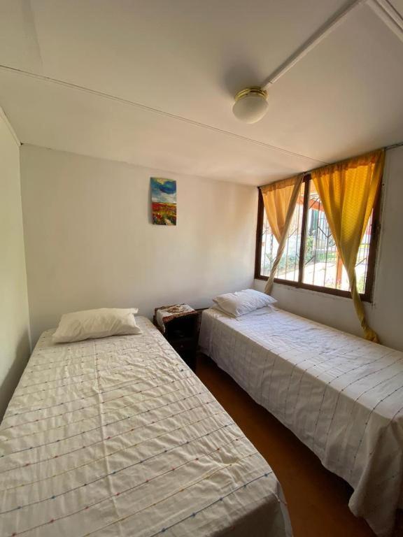 Quarto com 2 Camas de Solteiro
