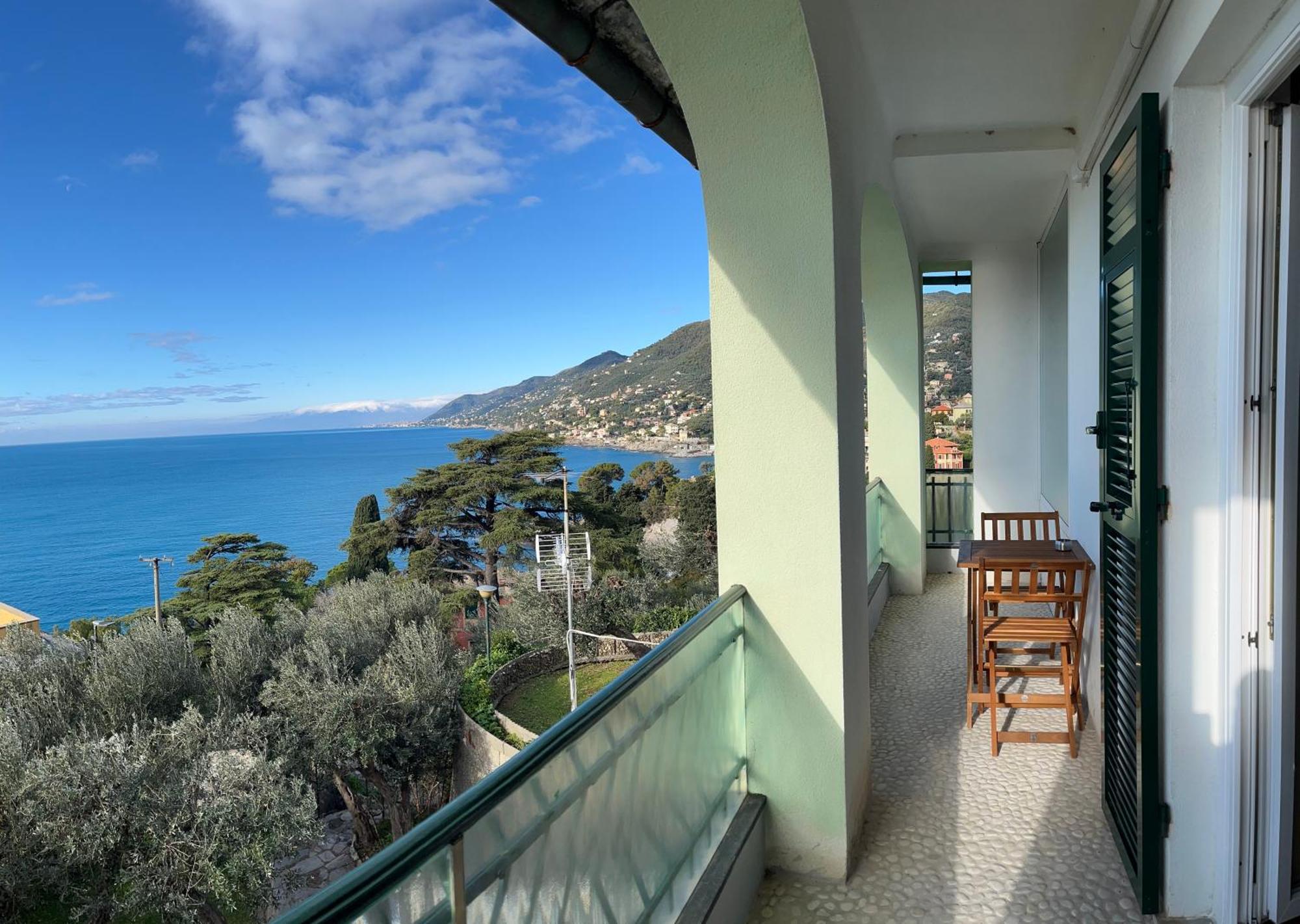Doppelzimmer mit Balkon und Meerblick