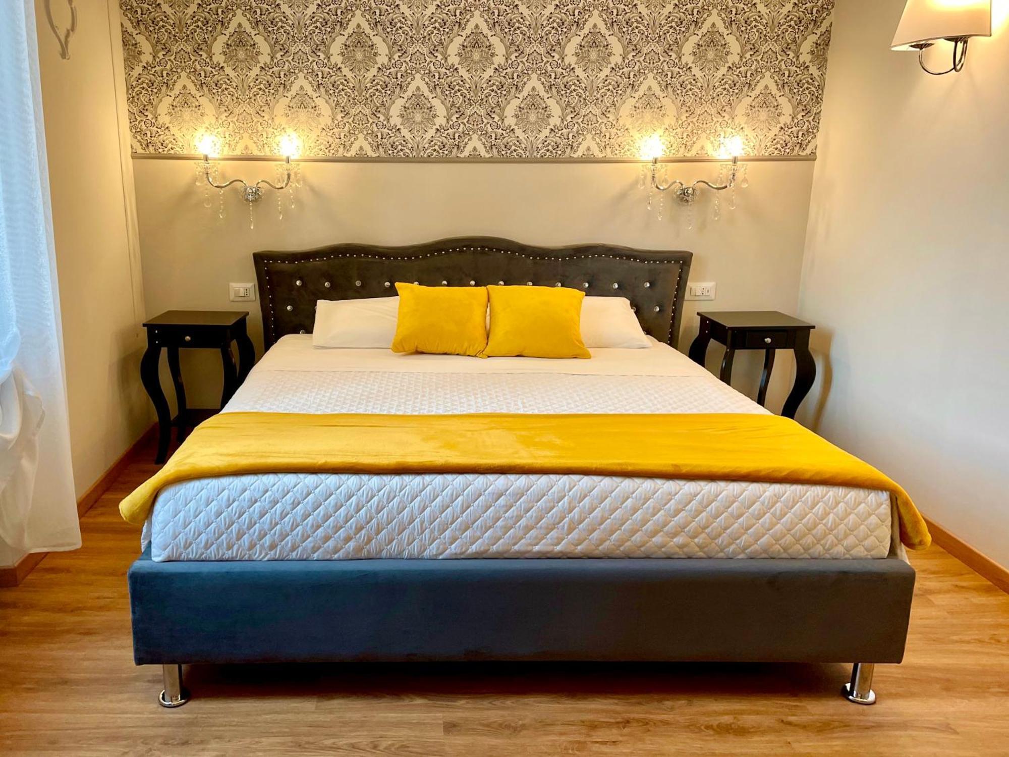 Habitación con cama extragrande.