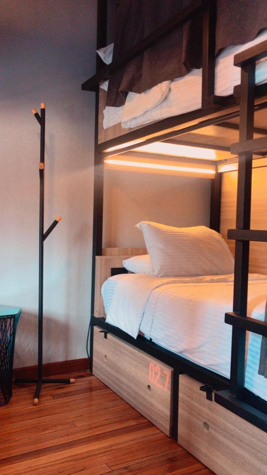 Cama de Solteiro em Dormitório com 10 Camas