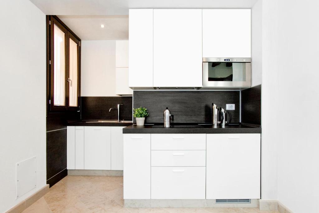 Quarto Duplo com Cozinha Compacta