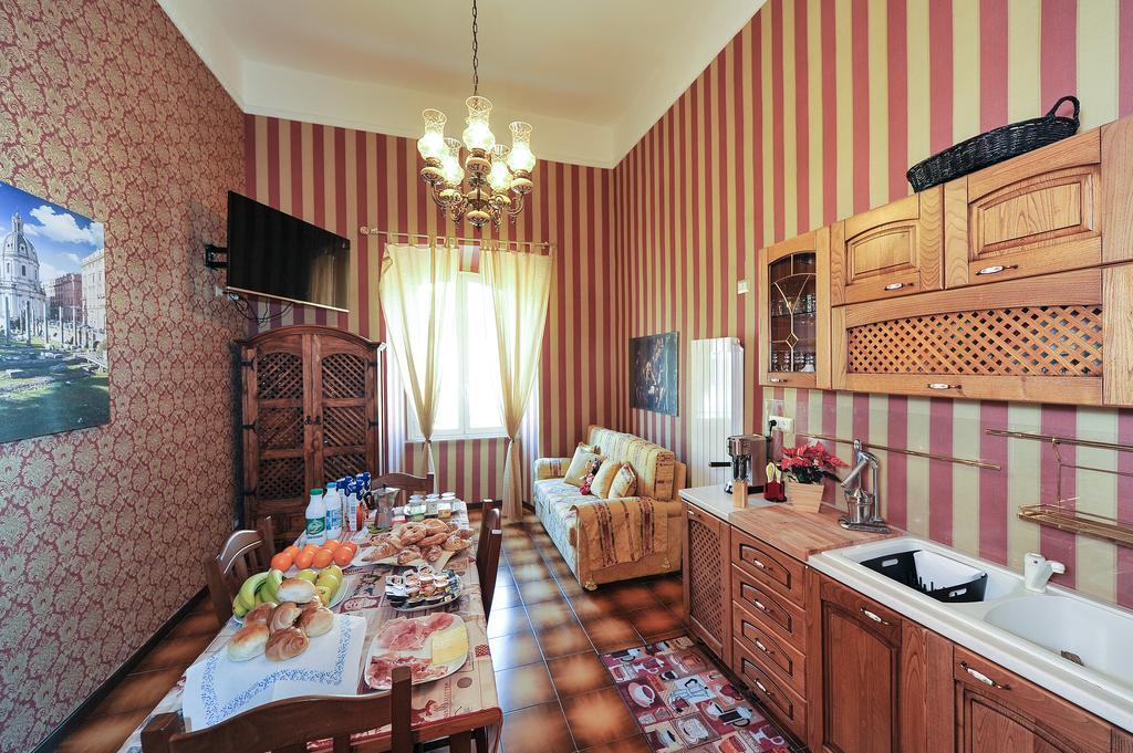 Tweepersoonskamer met 2 Aparte Bedden en Eigen Externe Badkamer