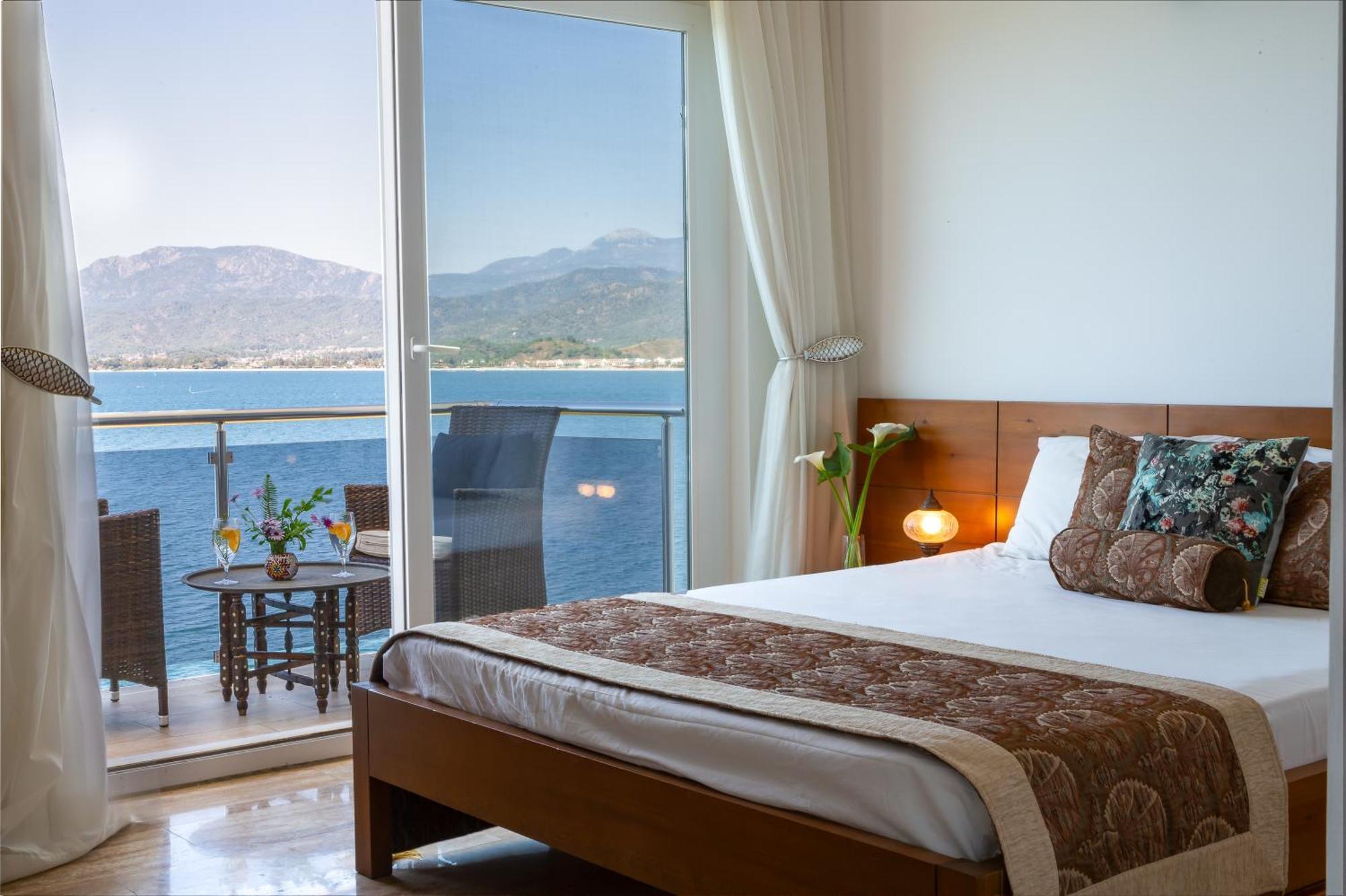 Kamer met Kingsize Bed en Uitzicht op Zee