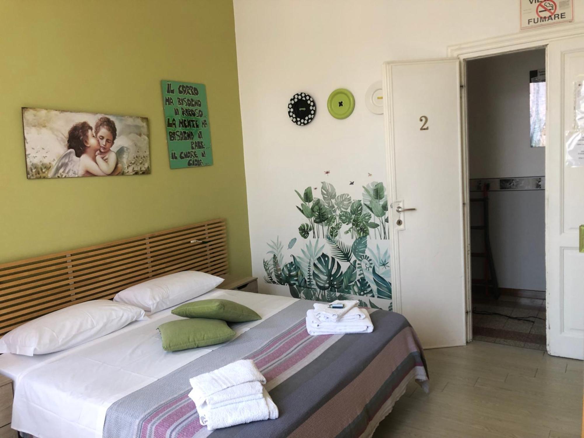 Quarto com Cama de Casal ou 2 de Solteiro