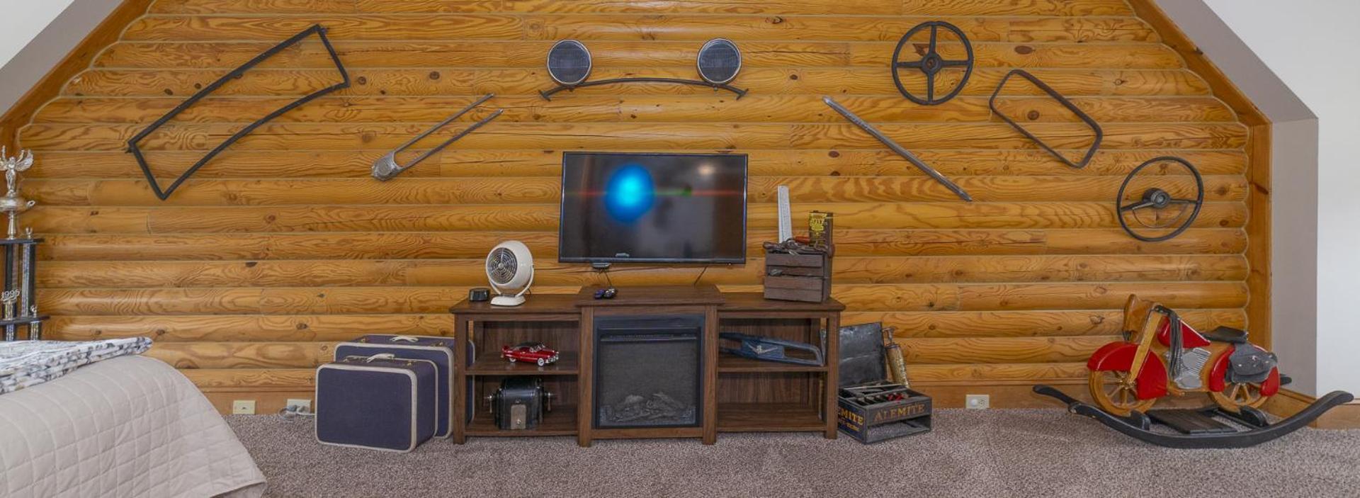 Zimmer mit Kingsize-Bett und Bergblick