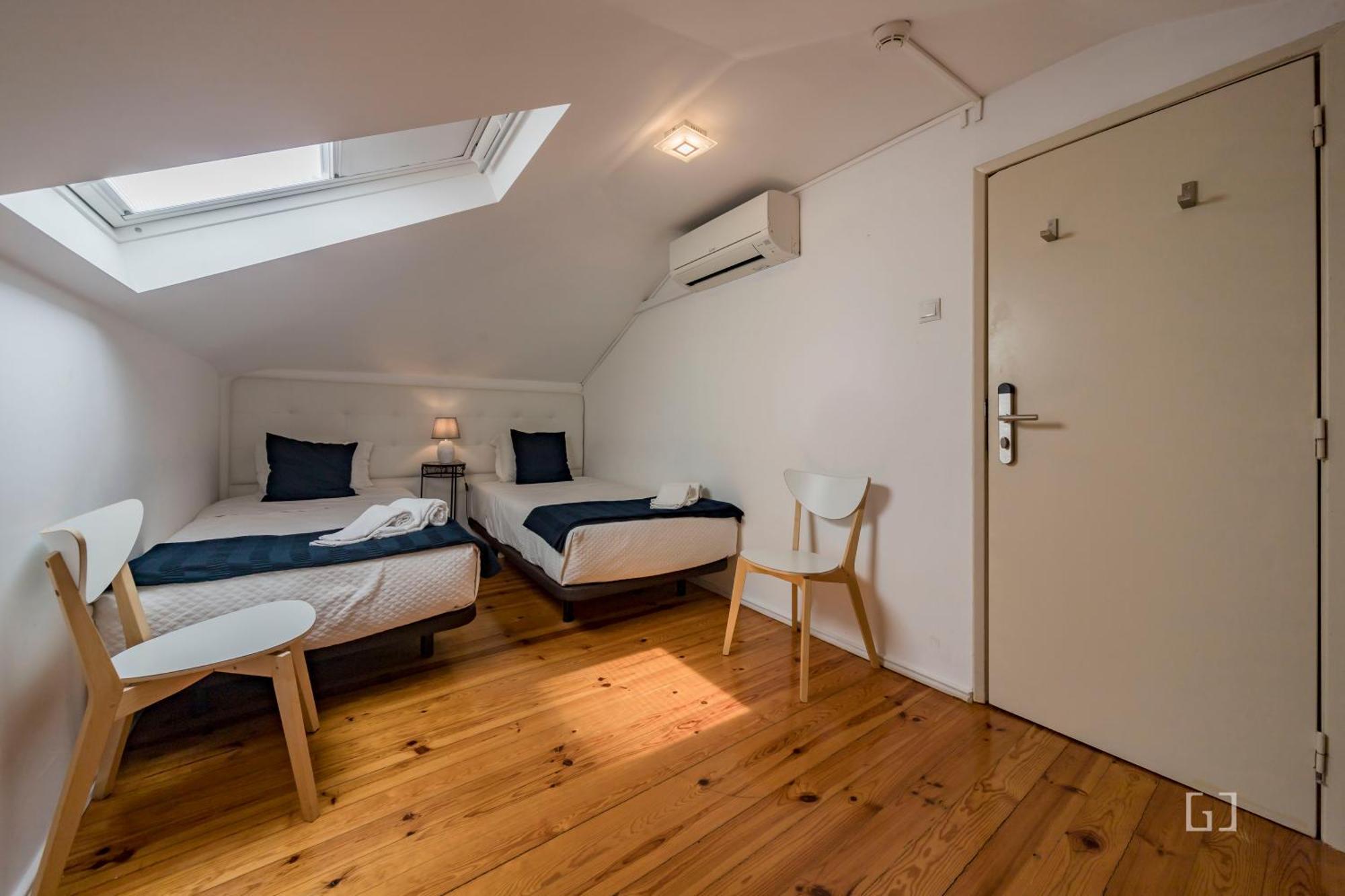 Quarto Twin com Casa de Banho Partilhada
