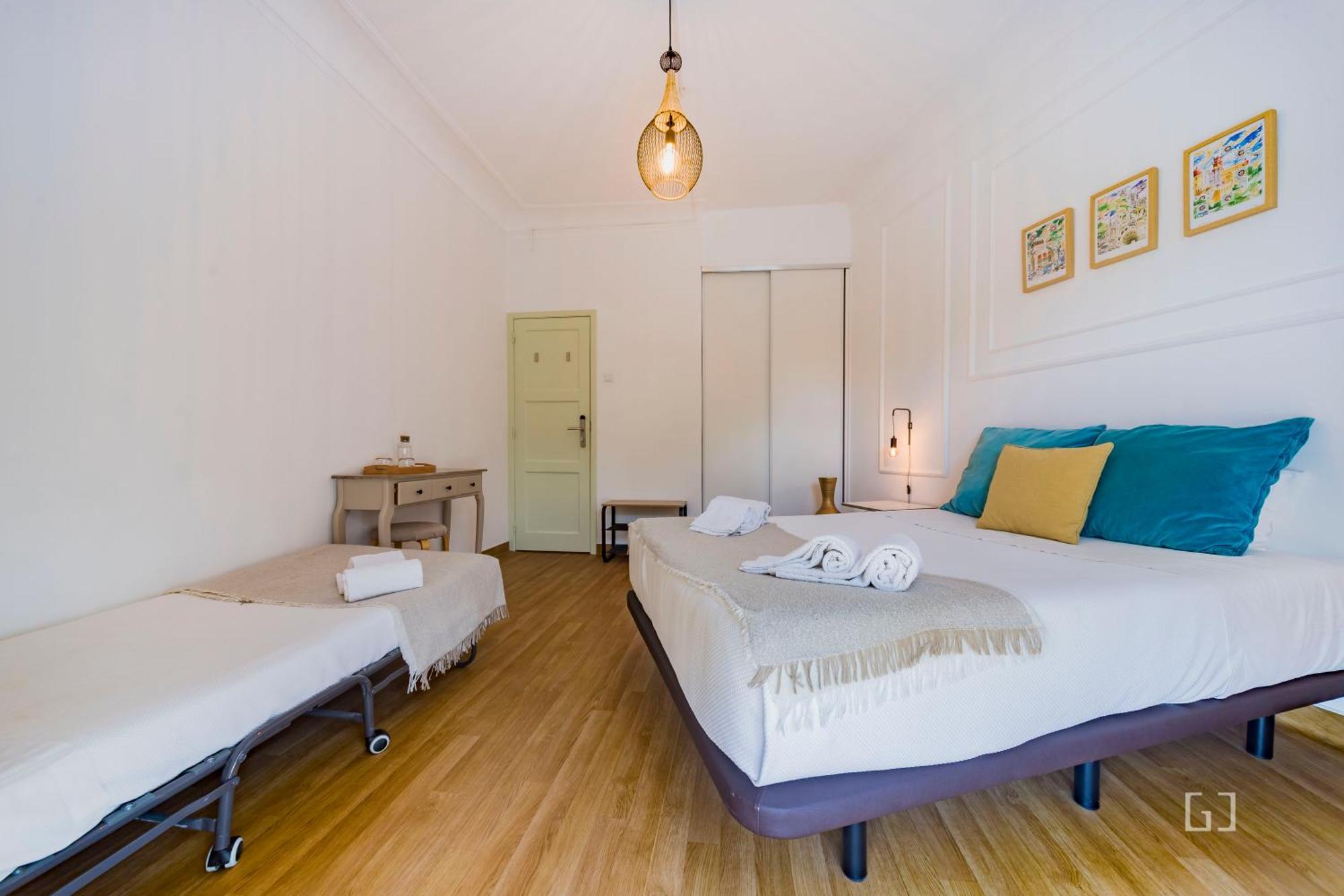 Quarto Familiar com Casa de Banho Partilhada