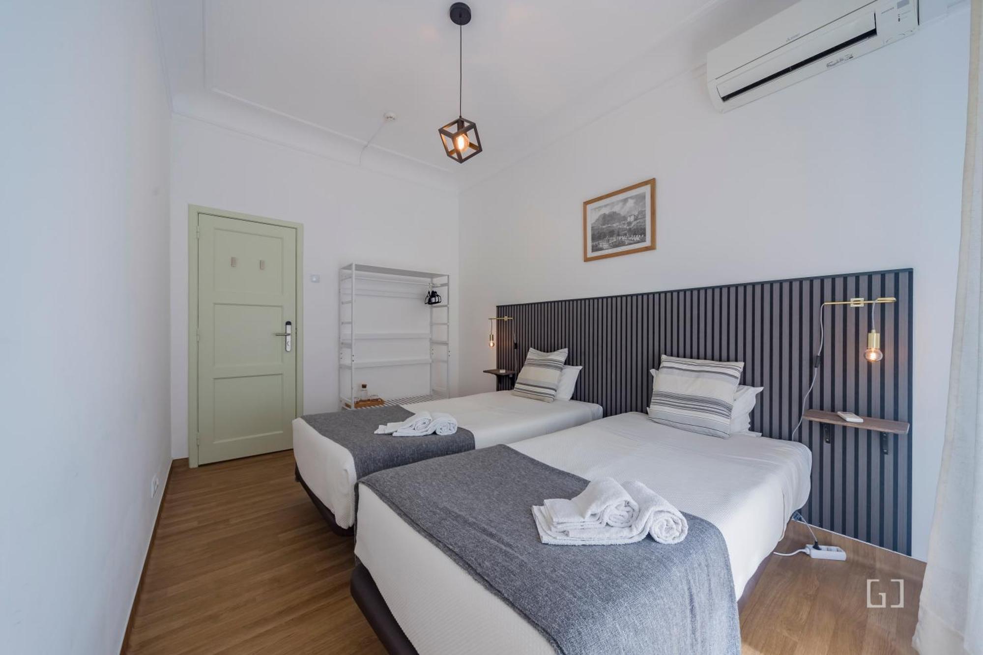 Quarto Duplo ou Twin com Casa de Banho Partilhada