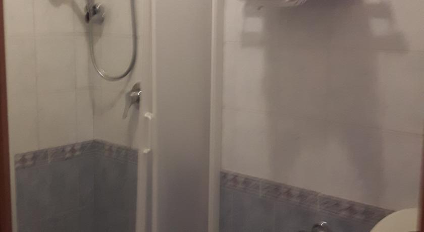 Quarto Individual com Casa de Banho