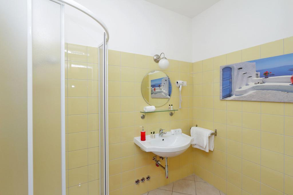 Habitación Familiar (2 adultos + 1 niño)
