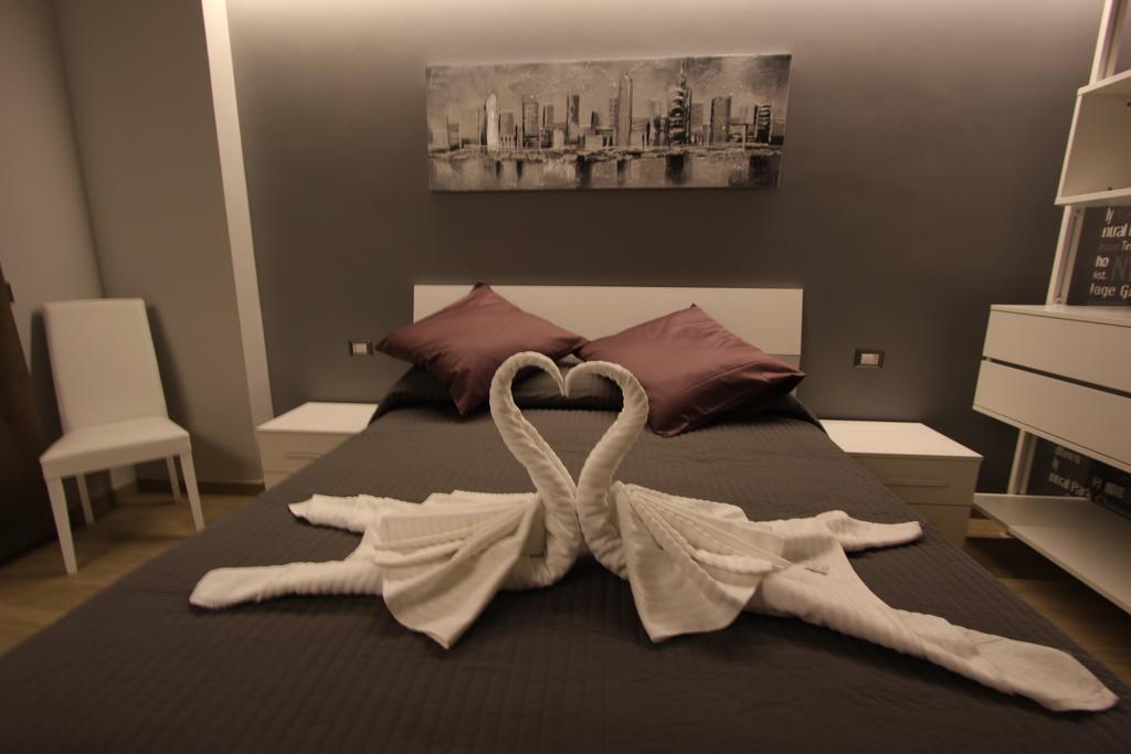 Habitación con cama extragrande y bañera de hidromasaje