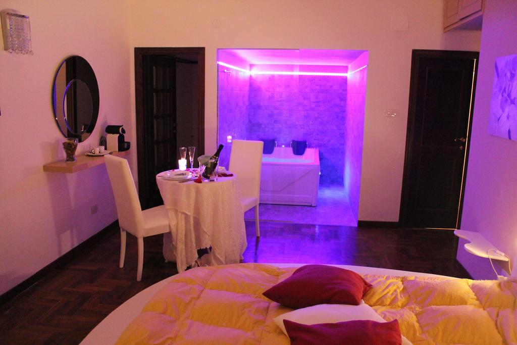 Habitación Doble Superior con bañera de hidromasaje y balcón