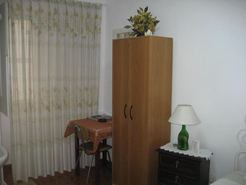Quarto Triplo com Casa de Banho Privativa