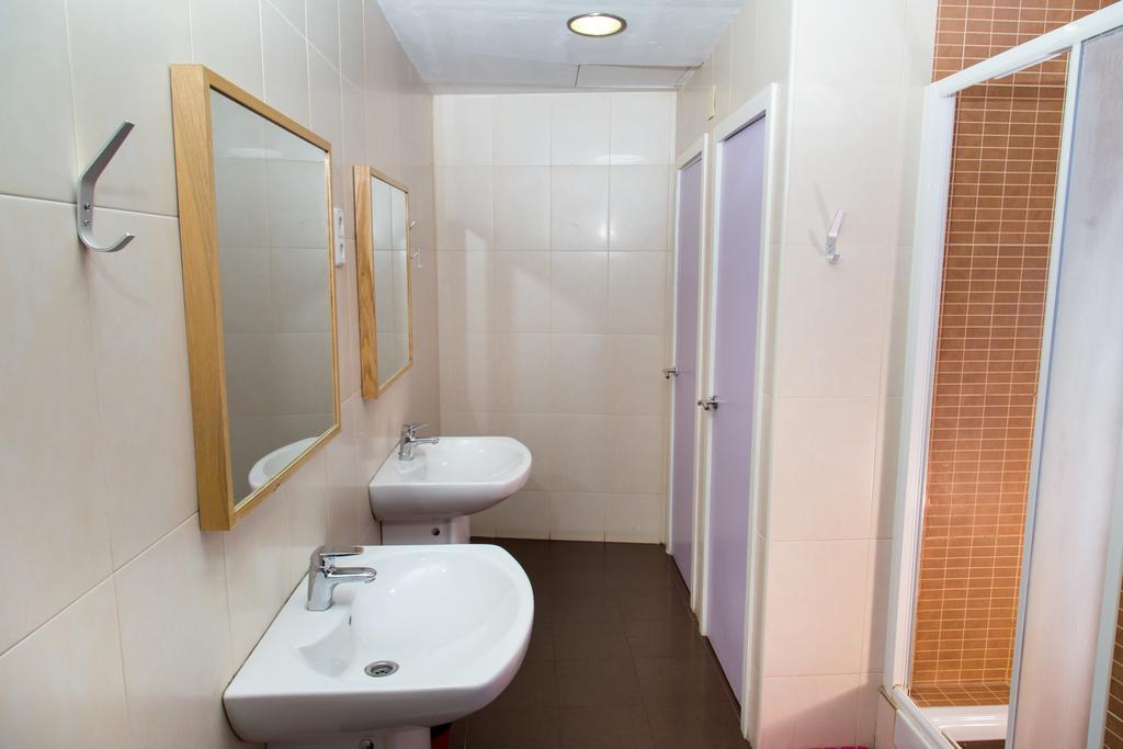 Cama em Dormitório Misto com 9 Camas