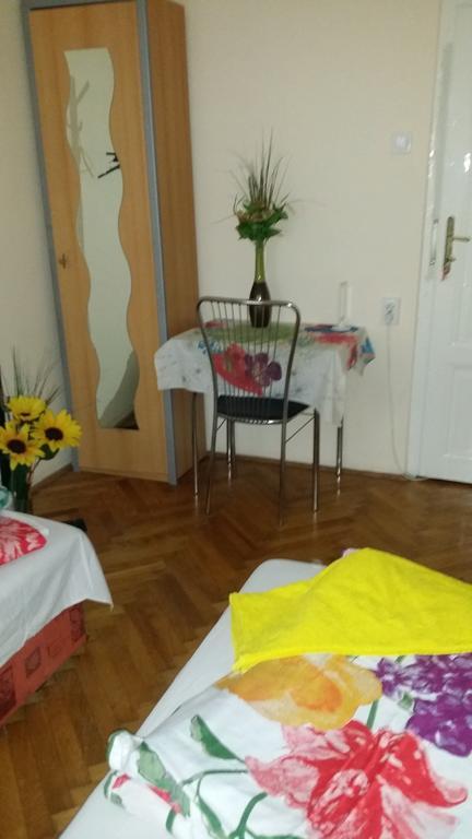 Quarto Duplo com Casa de Banho Partilhada