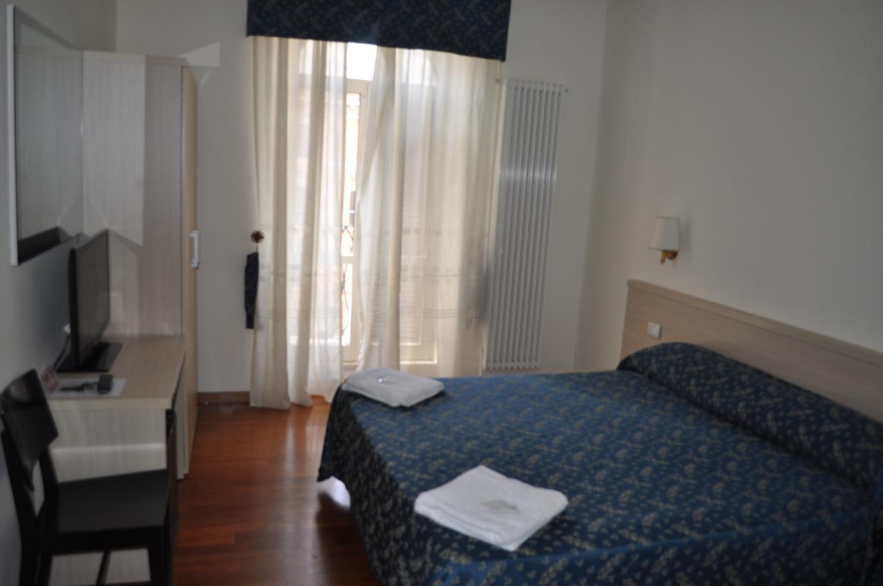 Quarto Individual com Casa de Banho Privativa