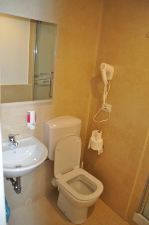 Quarto Duplo com Casa de Banho Privada Externa