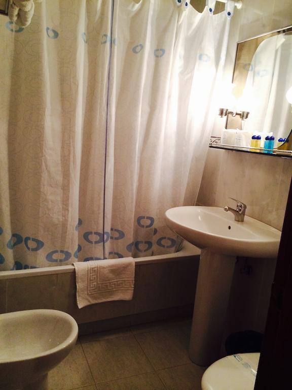 Quarto Twin com Casa de Banho Privativa