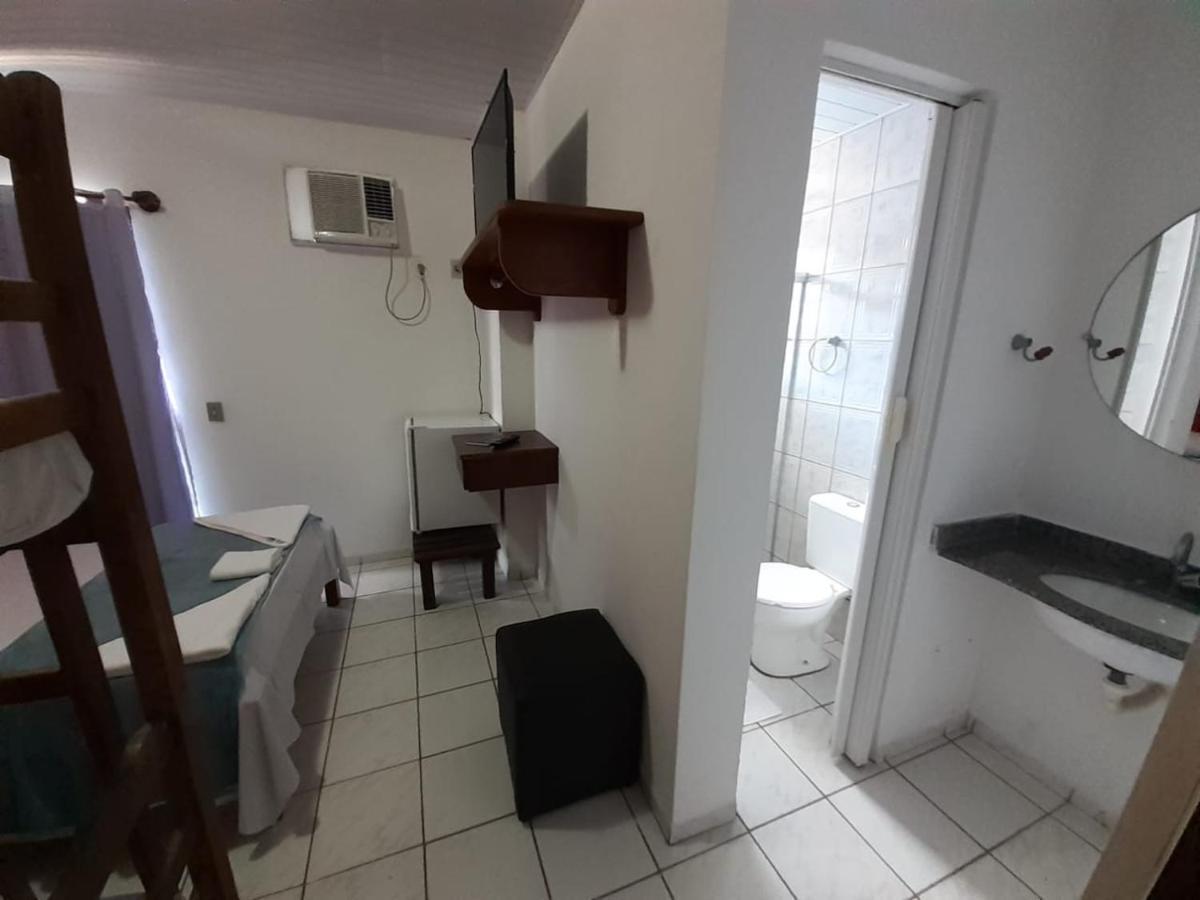 Quarto Triplo com Banheiro