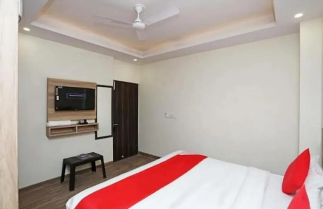 Hotel Golden Bliss At New Delhi Airport-1