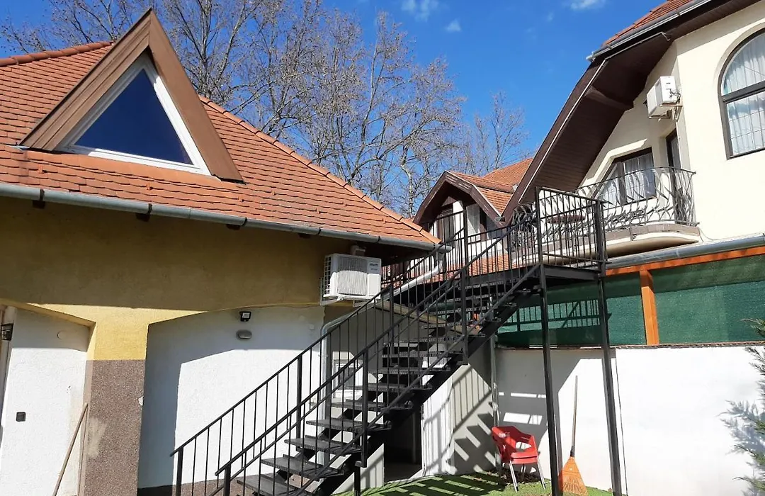 Hullam Rooms Siofok-1