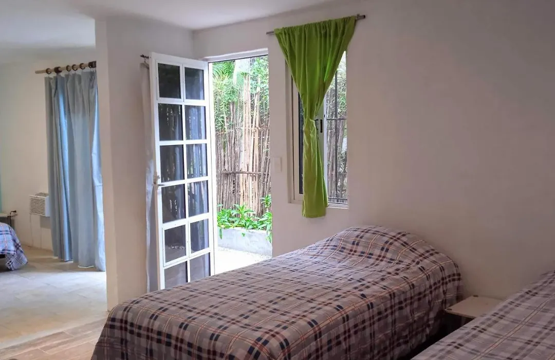 Room In Guest Room - Triple Room, Private Bathroom, A A, Wi-Fi 50 Mbps In The Center Of Cancun-1