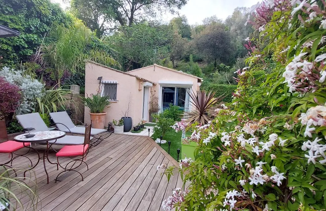 Dans Un Jardin Bb Et Jacuzzi-1