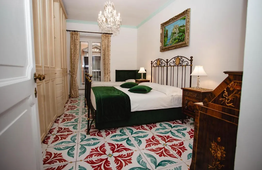 Delfini Trevi House-1