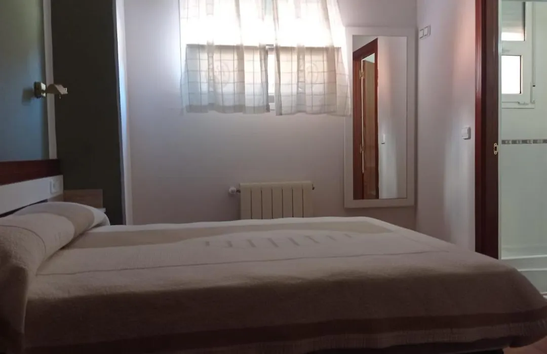 Alojamiento Numancia Pensión-1