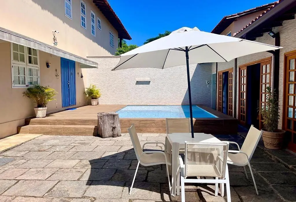 Quarto c/ Banheiro próximo a Praia da Barra da Tijuca-1