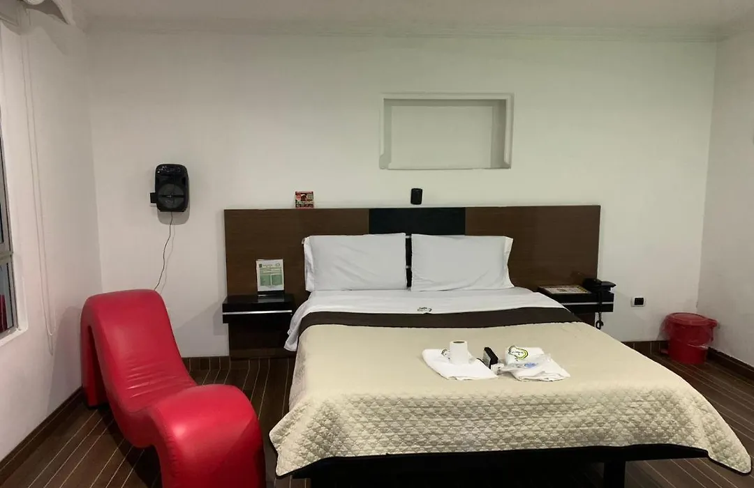 Hotel Planeta 3-1