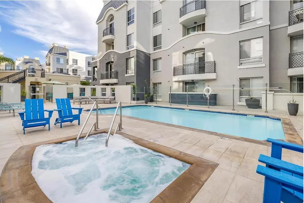 Private Bedroom And Bathroom In Shared 2 Bedroom Apartment In Venice - Pool - Hot Tub & Gym-1