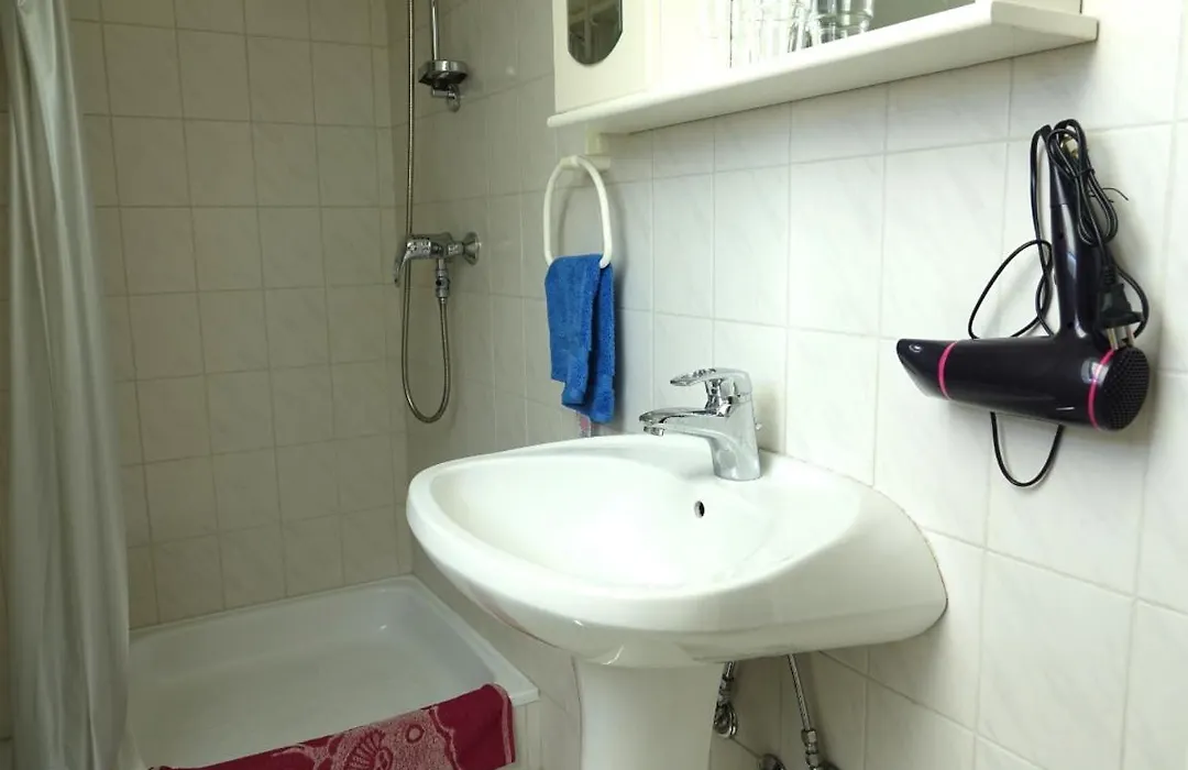 Quiet Room In Budapest Near Airport With Free Parking-1
