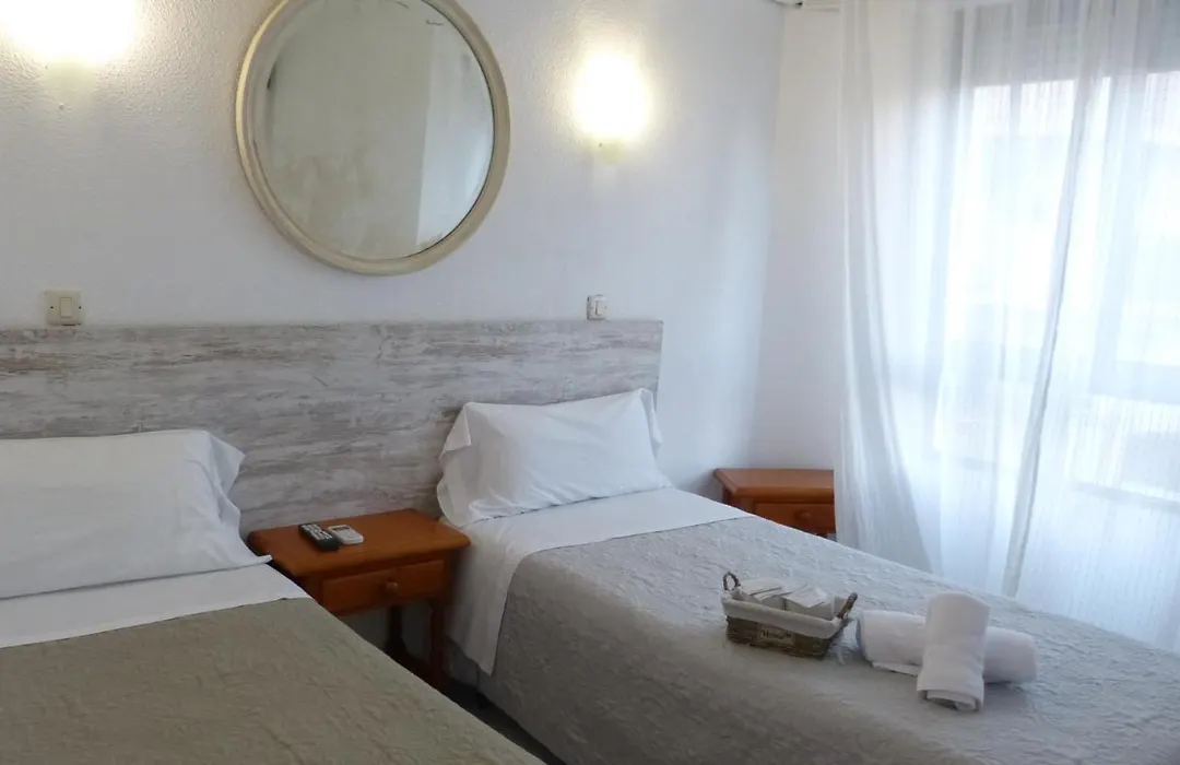 Hostal Candeleda-1