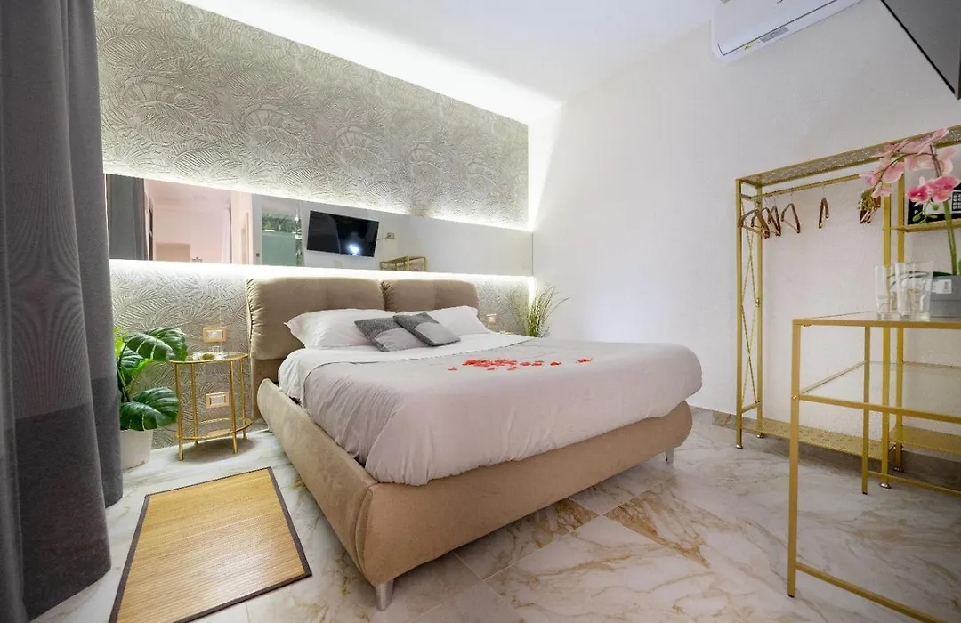 Etnea 208 Luxury Jacuzzi Suite Catania-1