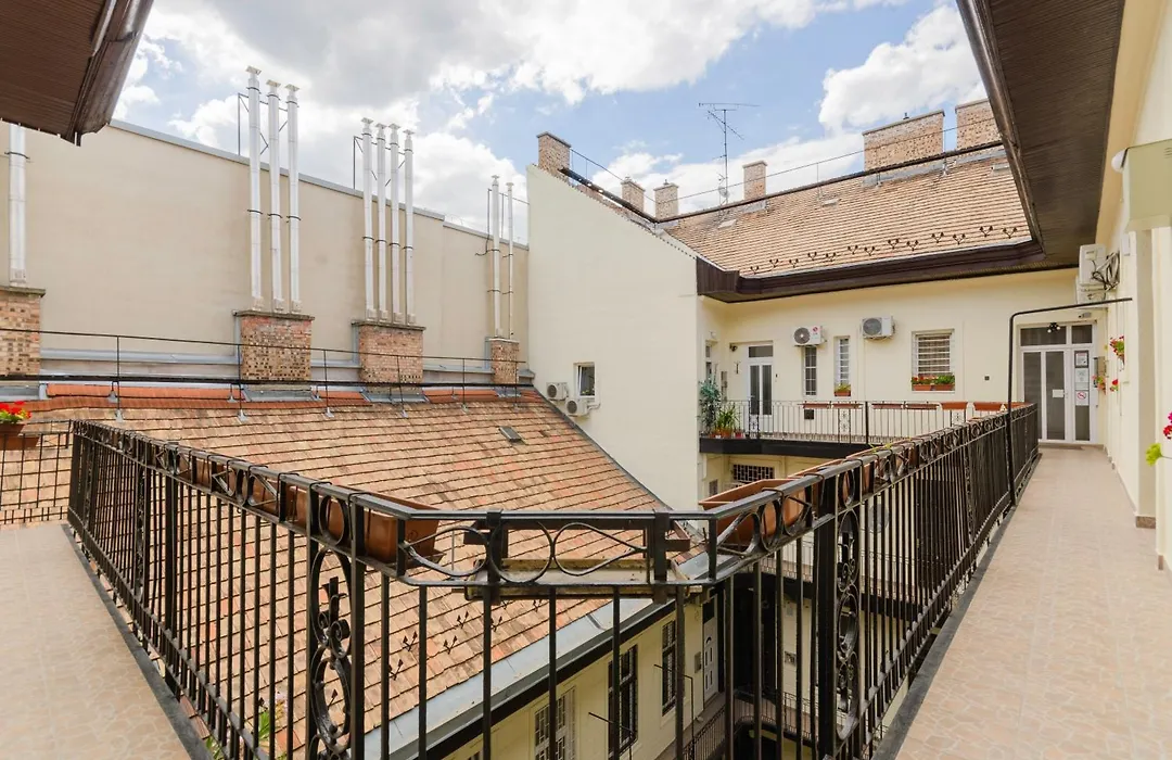 Eitans Guesthouse-1