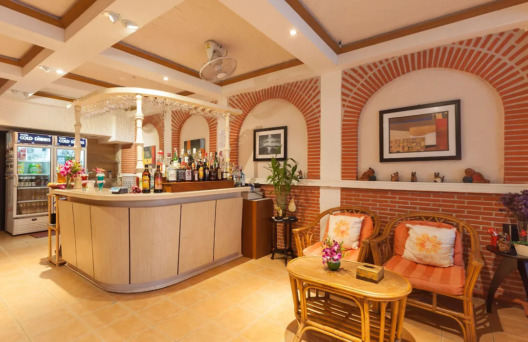 Karon Sunshine Guesthouse & Bar-1