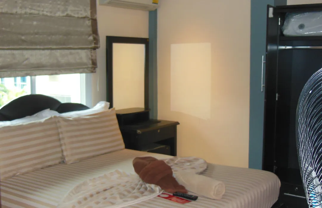 Boomerang Guesthouse And Bar-1