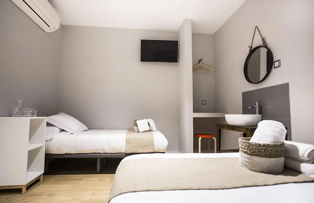 Hola Rooms-1