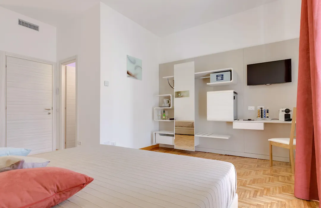 Dolce Luxury Rooms-1