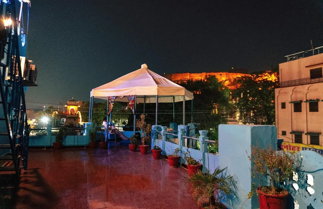 Dylan Cafe And Guest House-1