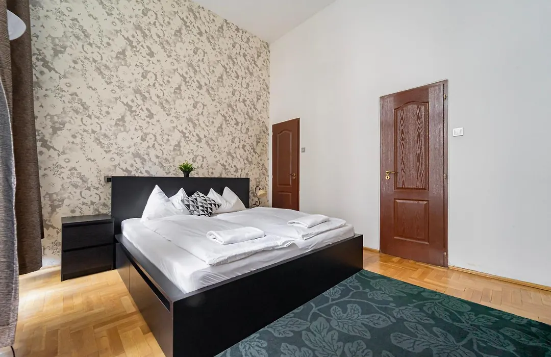 Andrássy Chic Apartment-1