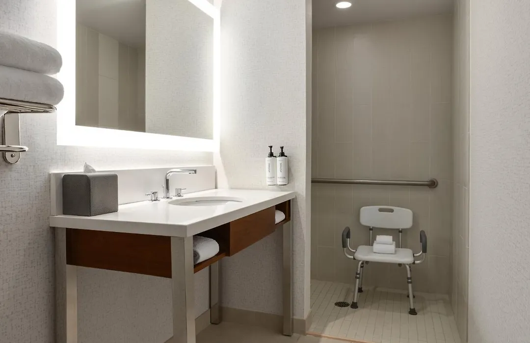 Crowne Plaza Seattle - No Resort Fee - Newly Renovated Ihg Hotel-1