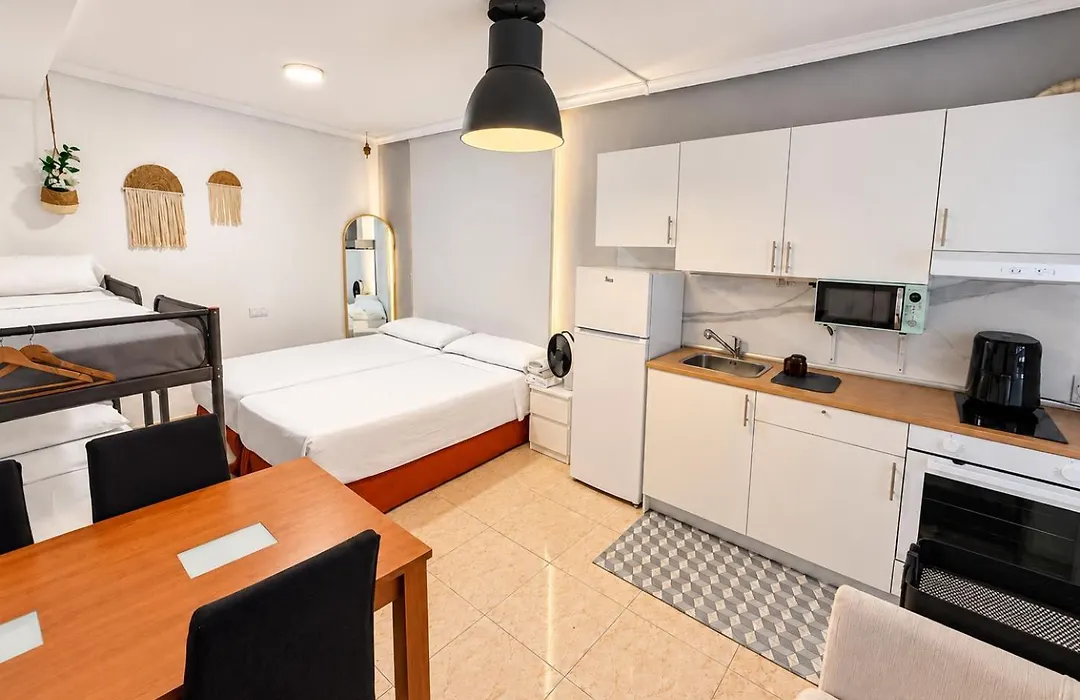 Roomin Hostel-1