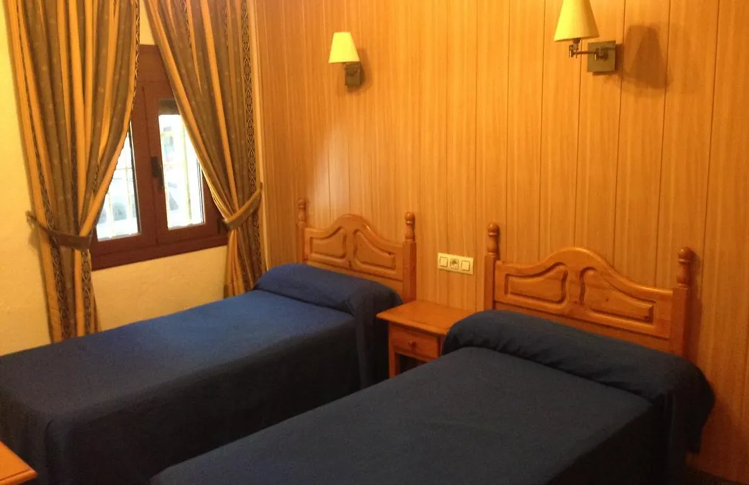 Hostal Delfin Verde-1
